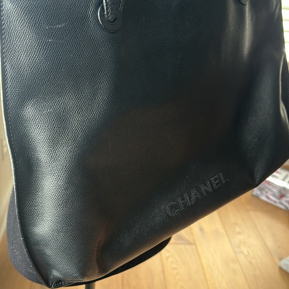 Luxury: Vintage Chanel Purse - Picture 4 of 16